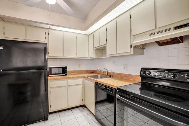 9758 N Belfort Circle 110, Tamarac, FL 33321