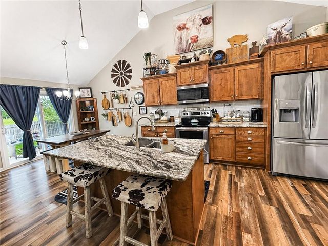 21650 W Wilson Street, Spring Hill, KS 66083