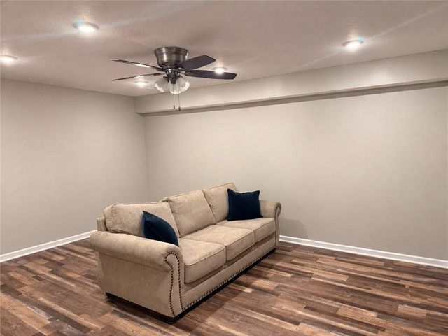 21650 W Wilson Street, Spring Hill, KS 66083