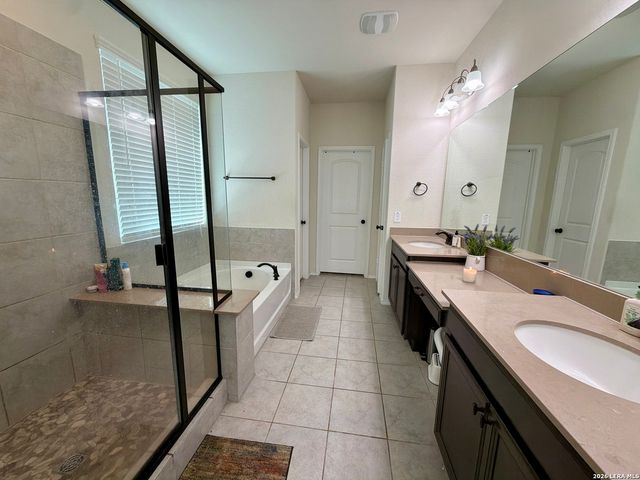 12254 Black Hat, San Antonio, TX 78254