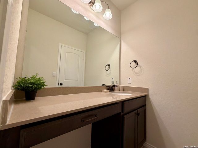 12254 Black Hat, San Antonio, TX 78254