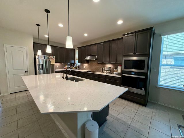 12254 Black Hat, San Antonio, TX 78254