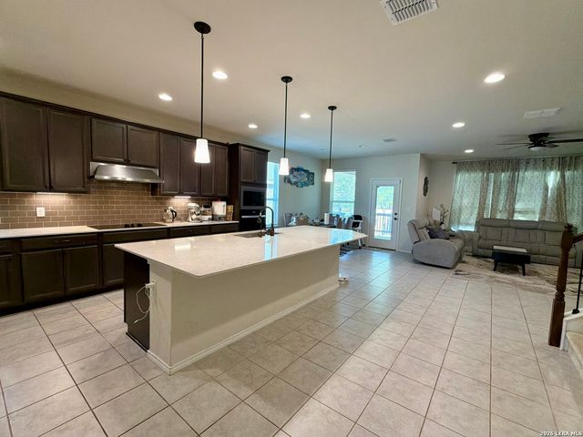 12254 Black Hat, San Antonio, TX 78254