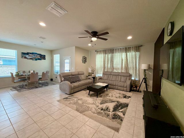 12254 Black Hat, San Antonio, TX 78254