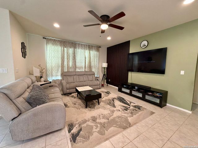 12254 Black Hat, San Antonio, TX 78254