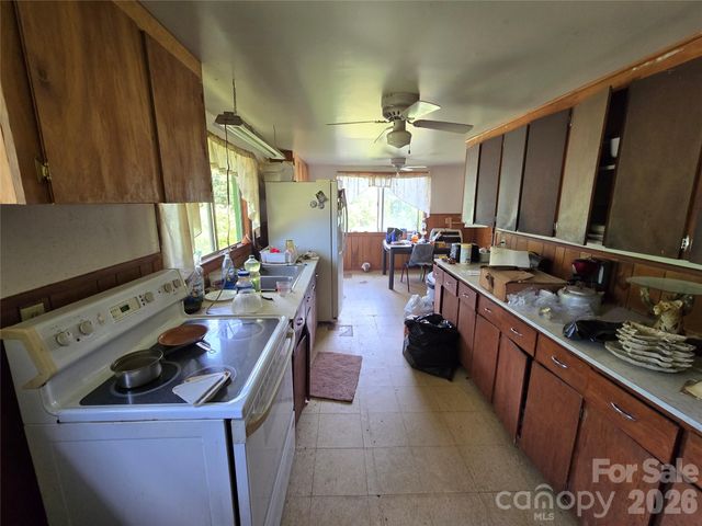 95 FieldStream Drive, Marion, NC 28752