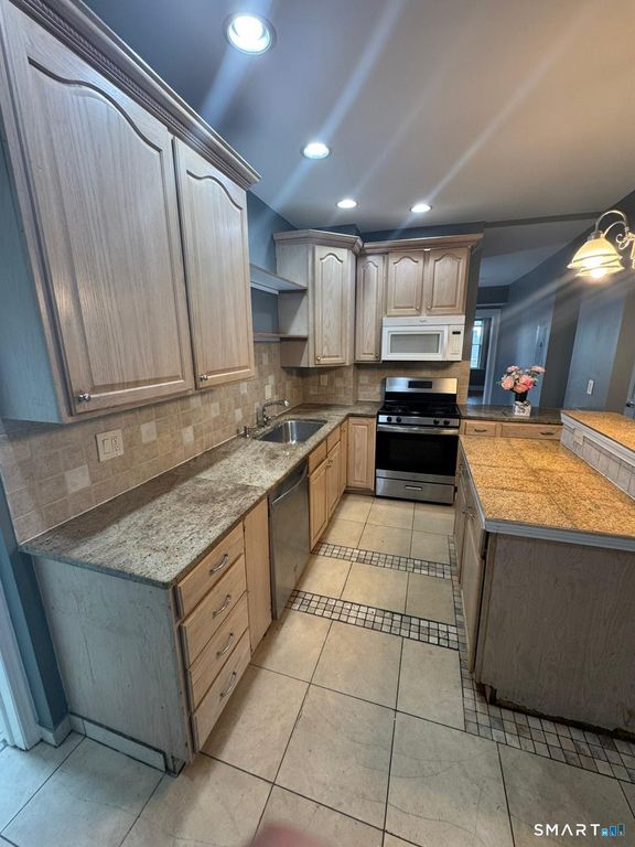 182 Hewitt Street, Bridgeport, CT 06607