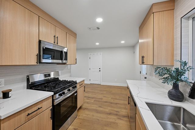 6212 Burns Way, Sacramento, CA 95824