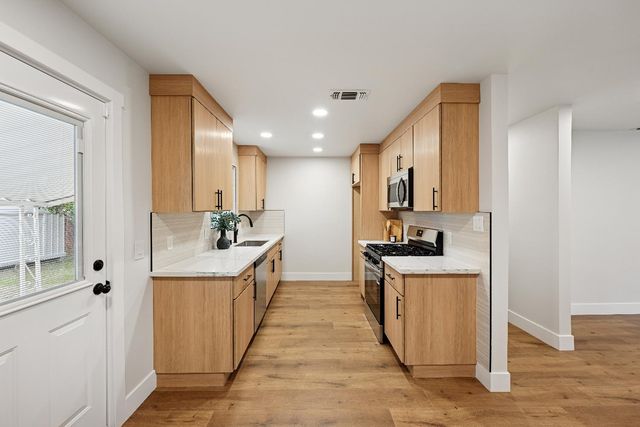 6212 Burns Way, Sacramento, CA 95824