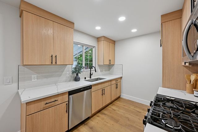 6212 Burns Way, Sacramento, CA 95824