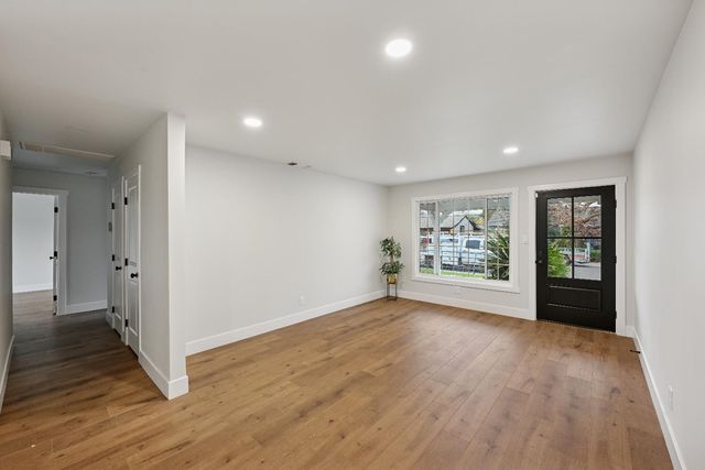 6212 Burns Way, Sacramento, CA 95824