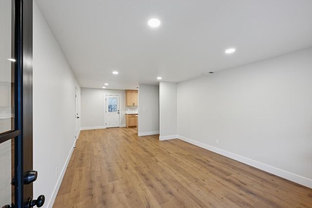 6212 Burns Way, Sacramento, CA 95824