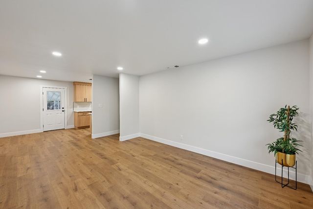 6212 Burns Way, Sacramento, CA 95824