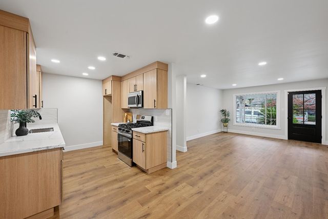 6212 Burns Way, Sacramento, CA 95824