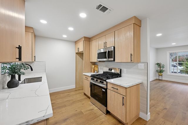 6212 Burns Way, Sacramento, CA 95824