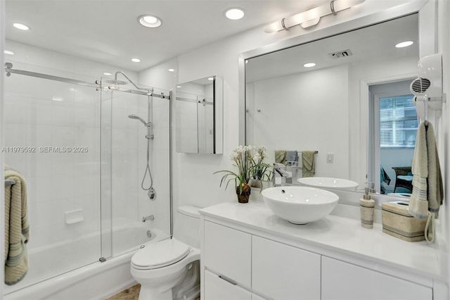 1250 S Miami Ave 2702, Miami, FL 33130