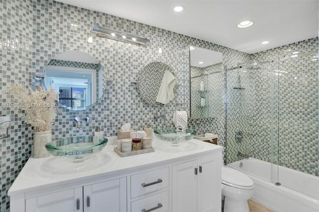 1250 S Miami Ave 2702, Miami, FL 33130