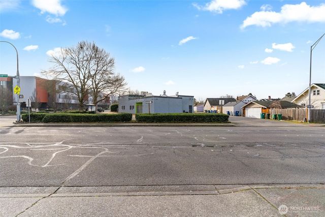 351 Park Avenue N, Renton, WA 98057