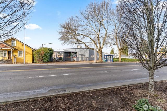 351 Park Avenue N, Renton, WA 98057