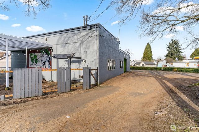 351 Park Avenue N, Renton, WA 98057