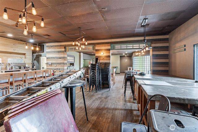 351 Park Avenue N, Renton, WA 98057