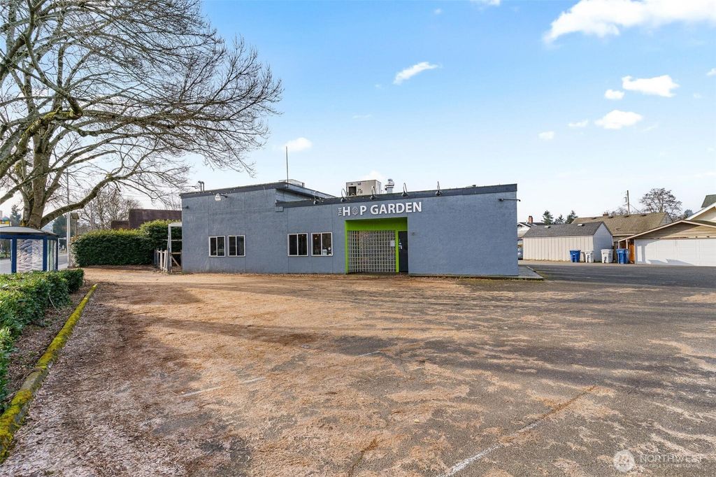 351 Park Avenue N, Renton, WA 98057