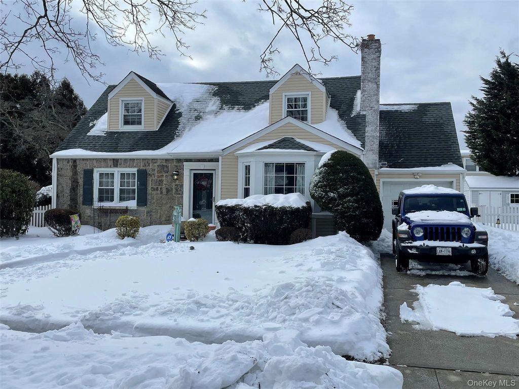 315 Maryland Avenue, Freeport, NY 11520