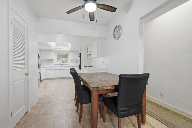 1521 Foothill Dr, Vista, CA 92084