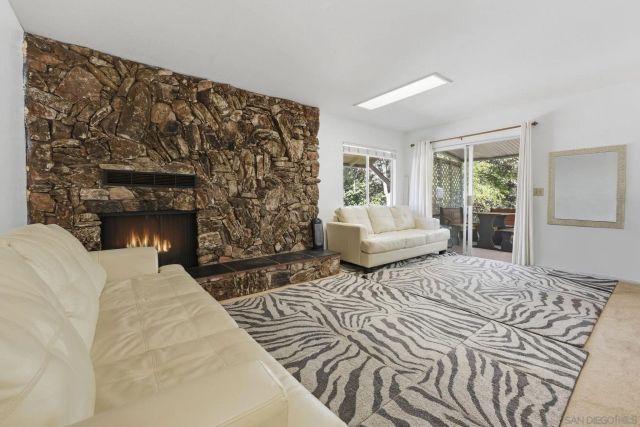 1521 Foothill Dr, Vista, CA 92084