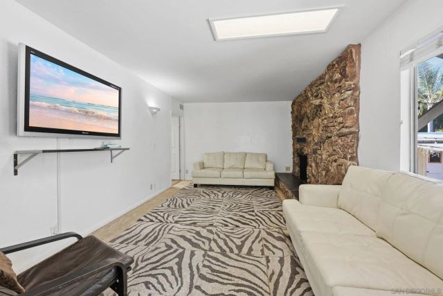 1521 Foothill Dr, Vista, CA 92084