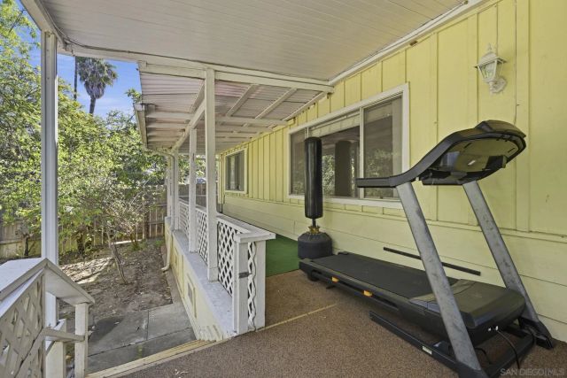 1521 Foothill Dr, Vista, CA 92084