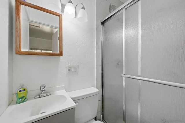 1521 Foothill Dr, Vista, CA 92084