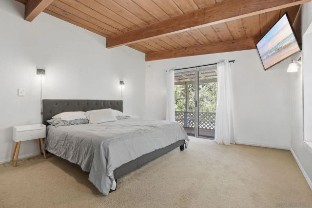 1521 Foothill Dr, Vista, CA 92084