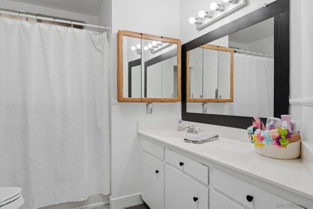 1521 Foothill Dr, Vista, CA 92084