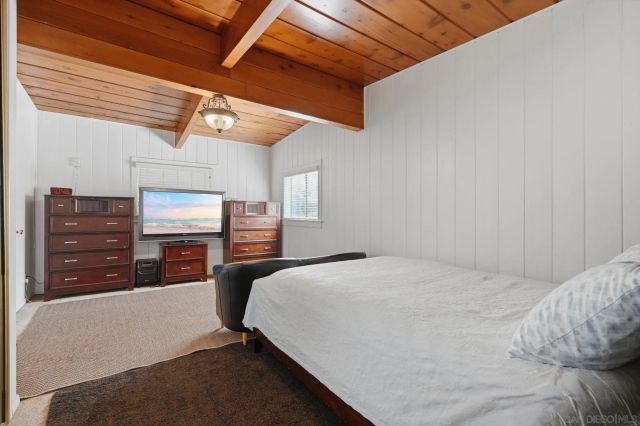 1521 Foothill Dr, Vista, CA 92084