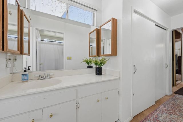 1521 Foothill Dr, Vista, CA 92084