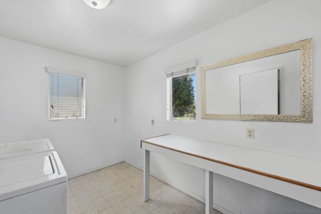 1521 Foothill Dr, Vista, CA 92084