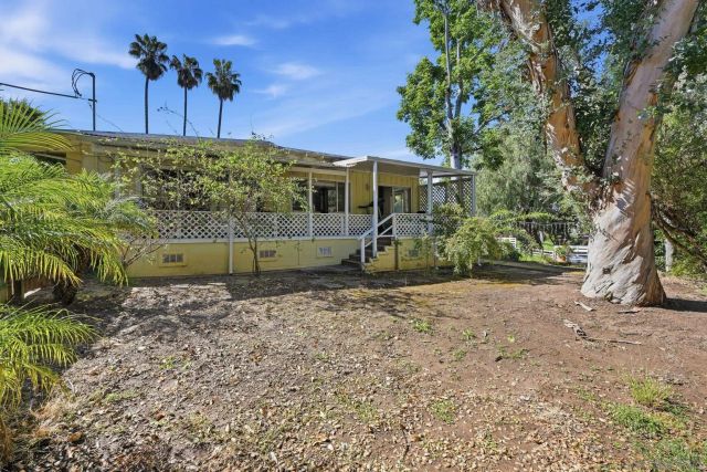 1521 Foothill Dr, Vista, CA 92084