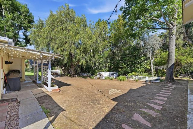 1521 Foothill Dr, Vista, CA 92084