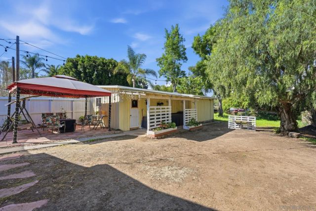 1521 Foothill Dr, Vista, CA 92084