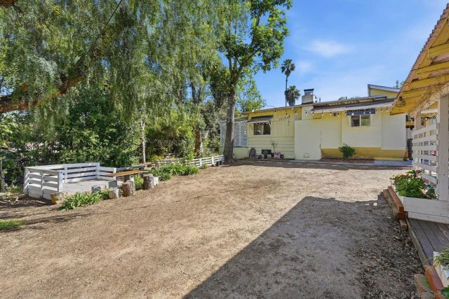 1521 Foothill Dr, Vista, CA 92084