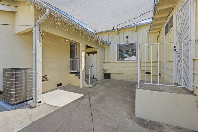 1521 Foothill Dr, Vista, CA 92084