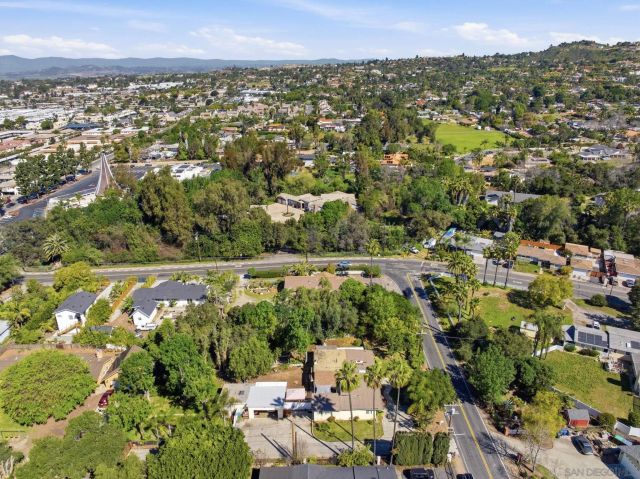 1521 Foothill Dr, Vista, CA 92084