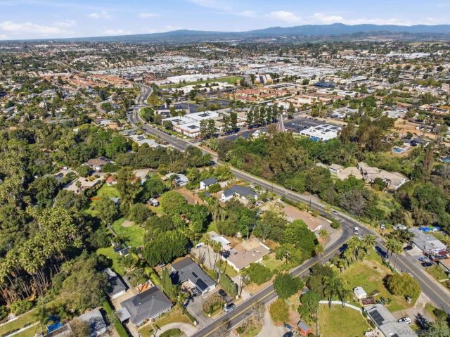 1521 Foothill Dr, Vista, CA 92084