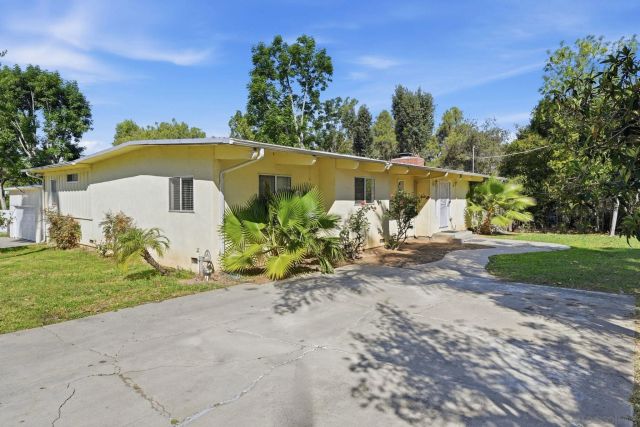 1521 Foothill Dr, Vista, CA 92084