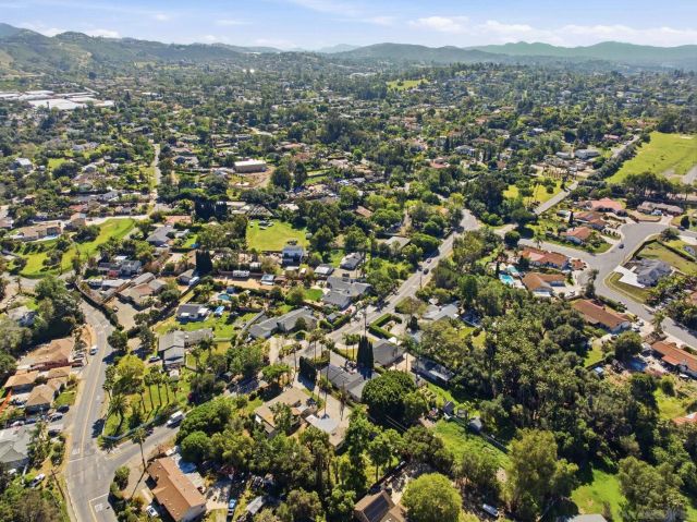 1521 Foothill Dr, Vista, CA 92084