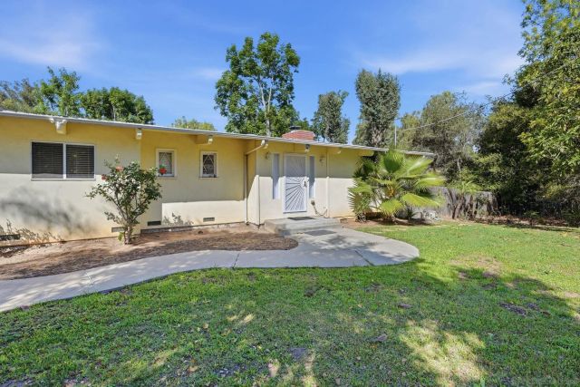 1521 Foothill Dr, Vista, CA 92084