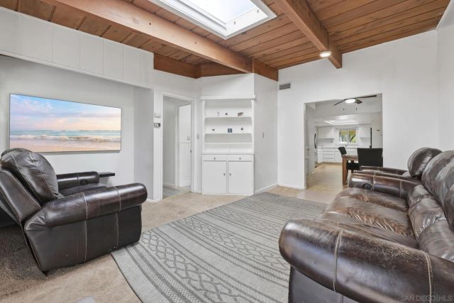 1521 Foothill Dr, Vista, CA 92084