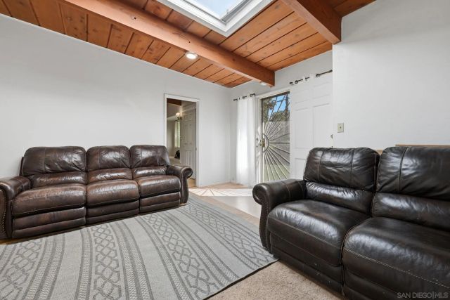 1521 Foothill Dr, Vista, CA 92084