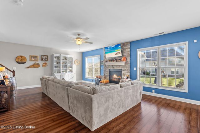 18107 Brightleaf Pl, Fisherville, KY 40023